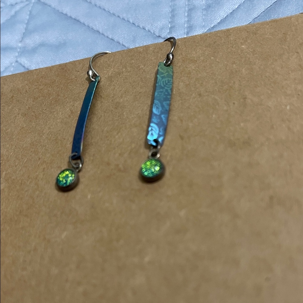 Holly Yashi Niobium and Dichroic Glass, Blue and Green Dangle Earrings! - Picture 4 of 11